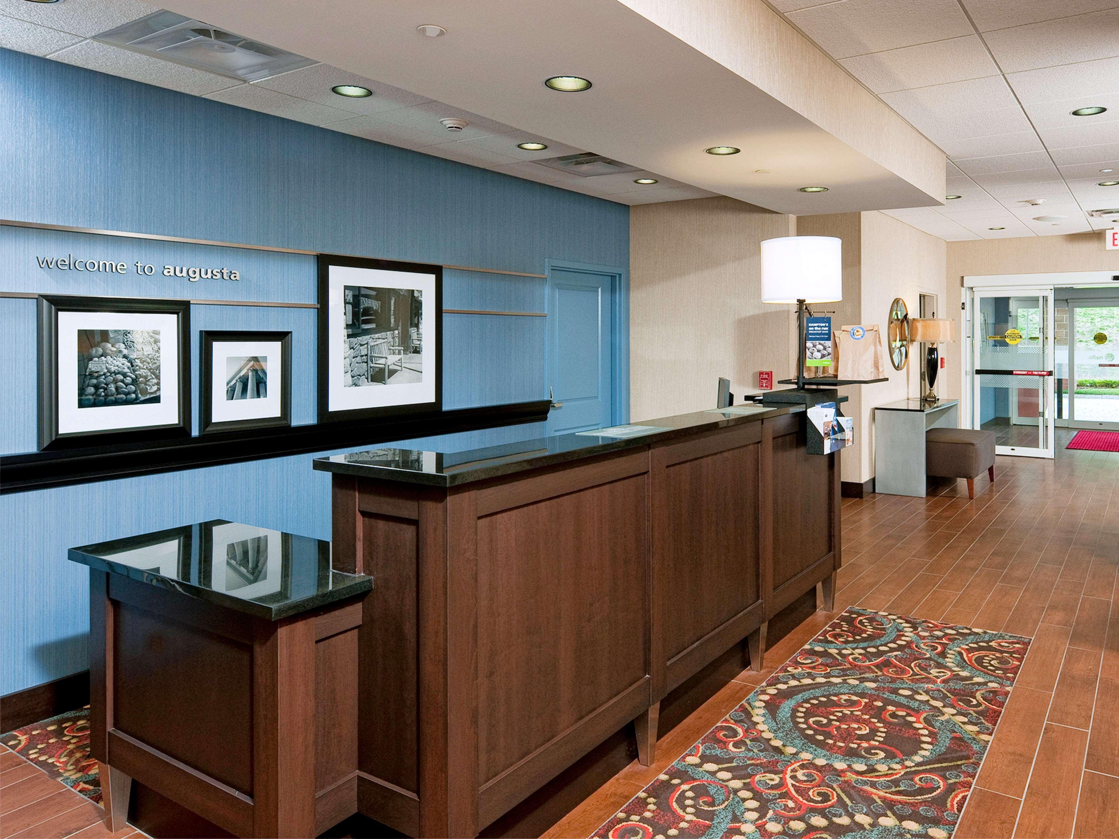 Hampton Inn Огаста Экстерьер фото