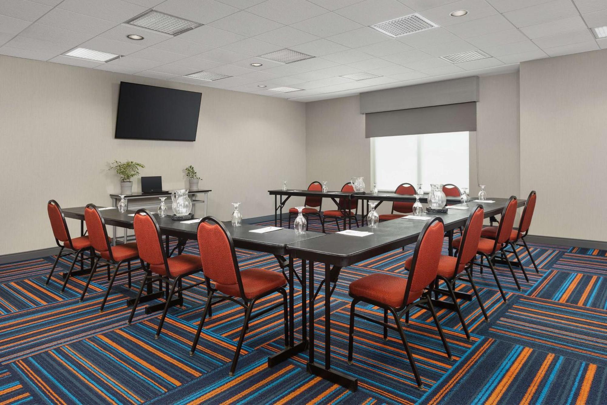 Hampton Inn Огаста Экстерьер фото